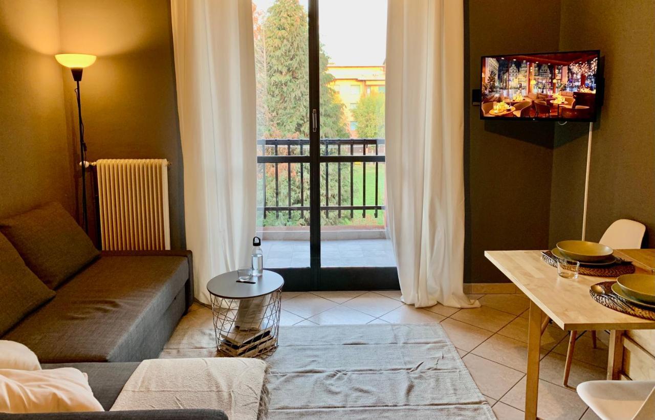 Gius' Apartment Elegante Vicino Ospedale Biella Gaglianico Bagian luar foto