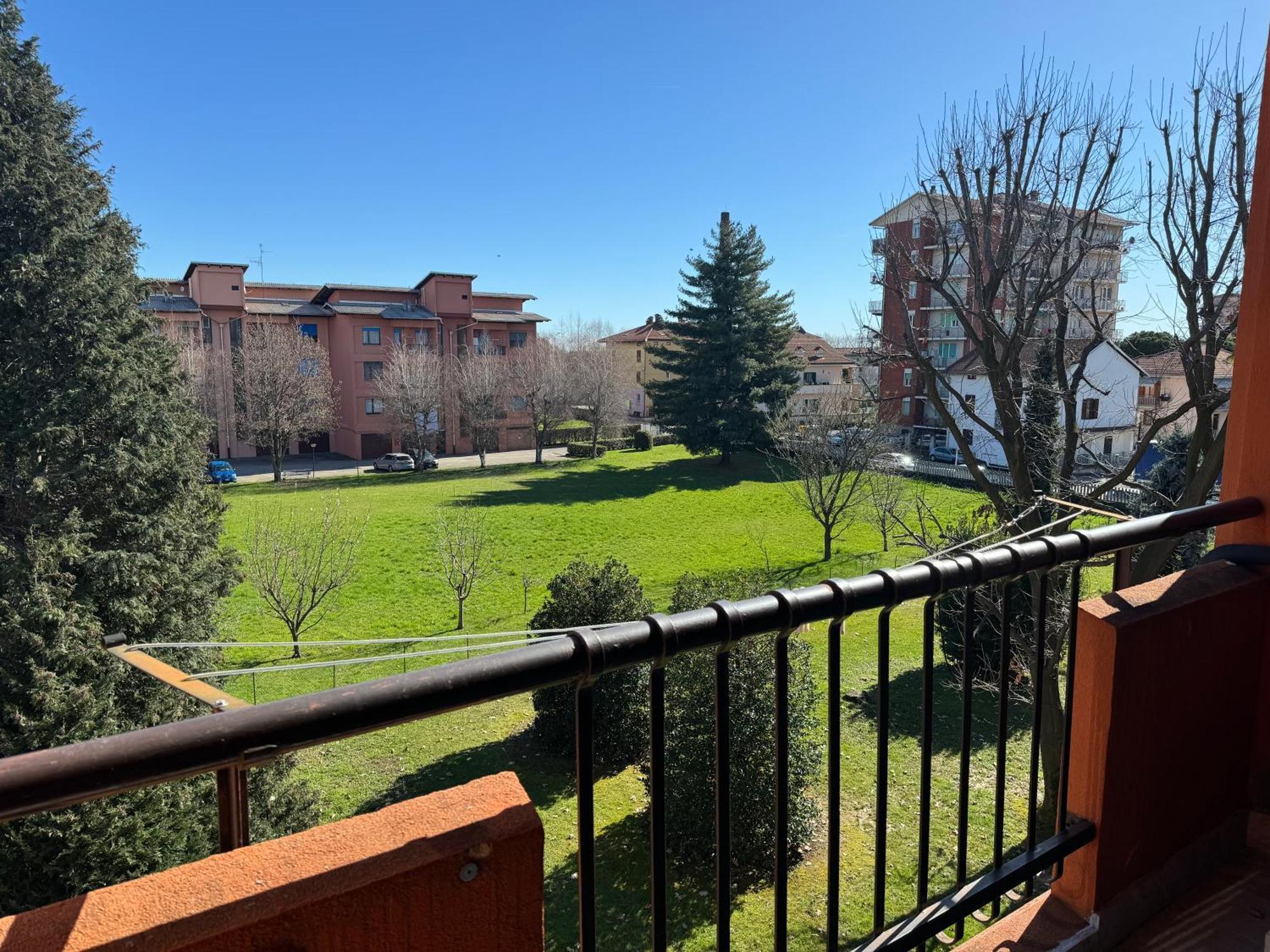 Gius' Apartment Elegante Vicino Ospedale Biella Gaglianico Bagian luar foto